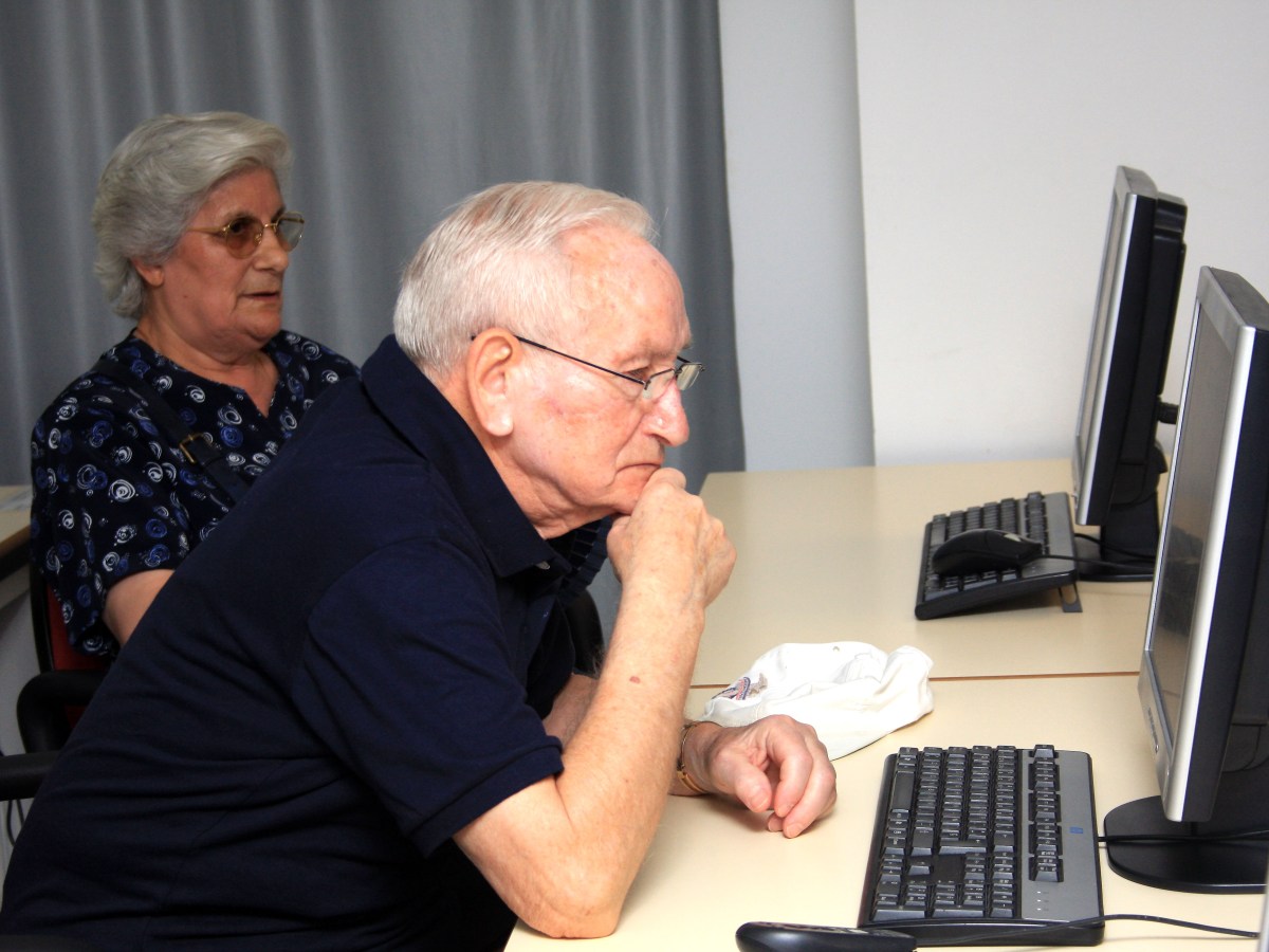 Uno de cada tres mayores de 75 años ya utiliza Internet todos los días