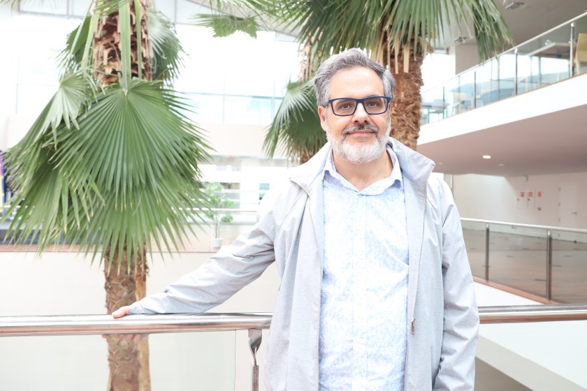 Entrevista con el voluntario de Cruz Roja que convierte en música su pasión por las usuarias del programa de envejecimiento activo de la asamblea vallisoletana