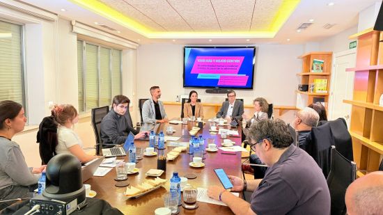 La mitad de las personas con VIH en España lleva más de 15 años diagnosticada; la adherencia al tratamiento se perfila como pieza clave para prolongar y mejorar la vida.