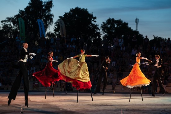 El Laboratorio Internacional Residui Teatro celebra su 25º aniversario con el encuentro “La fuerza del grupo”, del 13 al 19 de octubre en Medina de Rioseco. Más de 150 artistas de 10 países rendirán homenaje al teatro comunitario y al legado de Eugenio Barba.