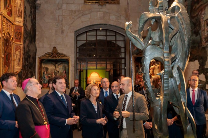 “La XXVIII edición de Las Edades del Hombre – EsperanZa llega a Zamora entre octubre de 2025 y abril de 2026 bajo el lema ‘Esperanza’: exposición de arte sacro en la ciudad del románico, con la Catedral y San Cipriano como sedes principales, impulsando turismo, patrimonio y empleo.”