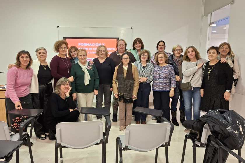 Las asociaciones de fibromialgia y fatiga crónica de Castilla y León refuerzan su formación en Palencia en un proyecto de FFISCYL, COCEMFE y Fundación ONCE para mejorar servicios e inserción laboral.