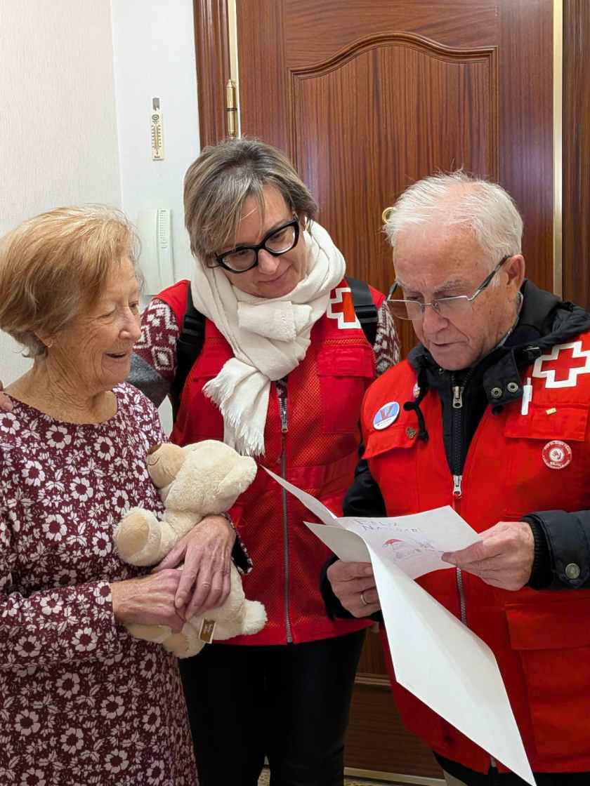 La campaña “Ante la soledad no deseada… Estoy Contigo” reparte más de 1.300 cartas y 1.200 peluches en Palencia. Una iniciativa de Cruz Roja que llena hospitales y residencias de cariño. Más en GacetadeCastillayleon.com.