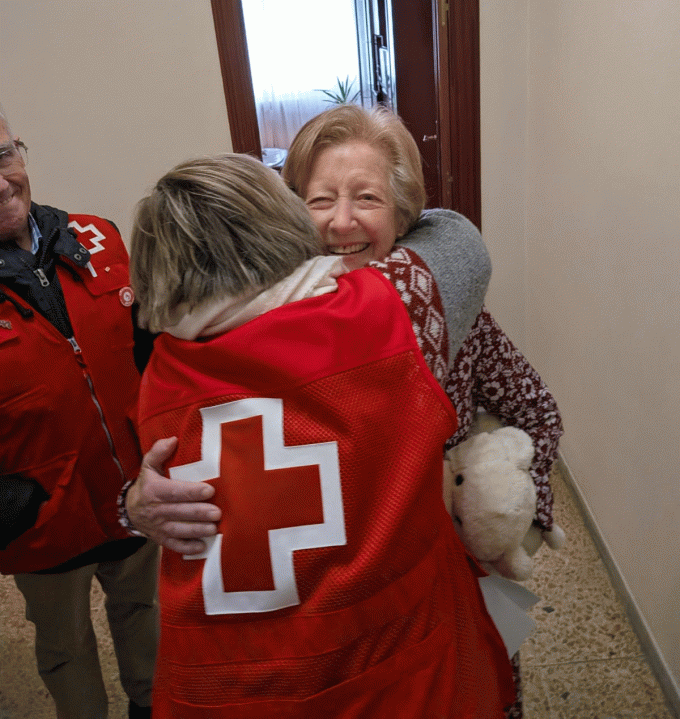 La campaña “Ante la soledad no deseada… Estoy Contigo” reparte más de 1.300 cartas y 1.200 peluches en Palencia. Una iniciativa de Cruz Roja que llena hospitales y residencias de cariño. Más en GacetadeCastillayleon.com.