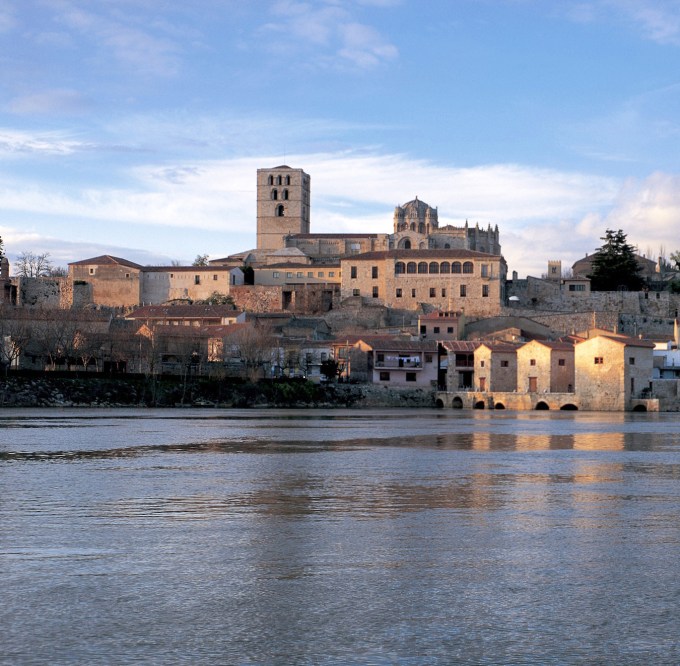 cursos de románico, Fundación Santa María la Real, Aguilar de Campoo románico, cultura medieval, cursos patrimonio 2026, arte románico Castilla y León, talleres medievales, caligrafía medieval, música medieval