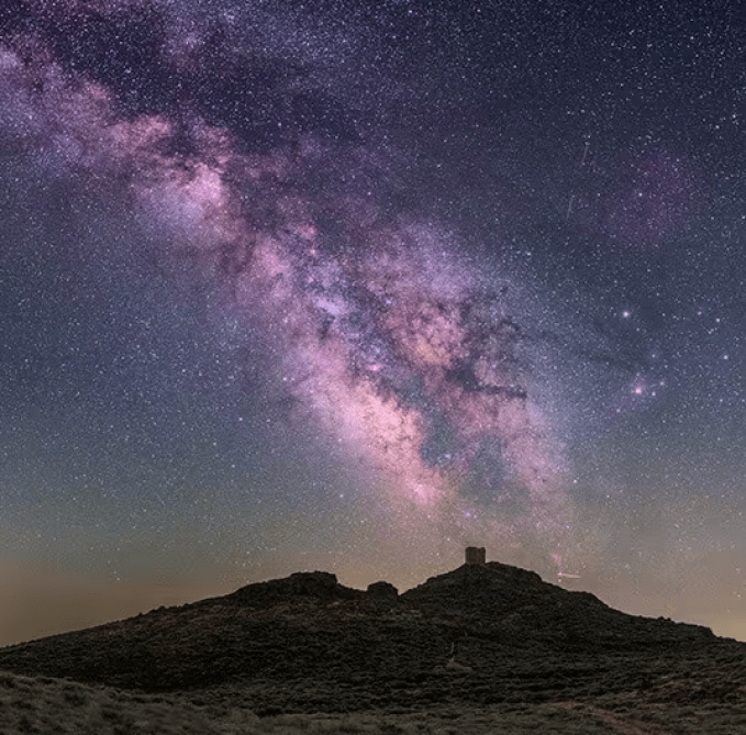 Guía pionera de astroturismo reúne 65 rutas para observar el cielo en España, 53 certificadas Starlight, ante el eclipse total de sol de 2026.