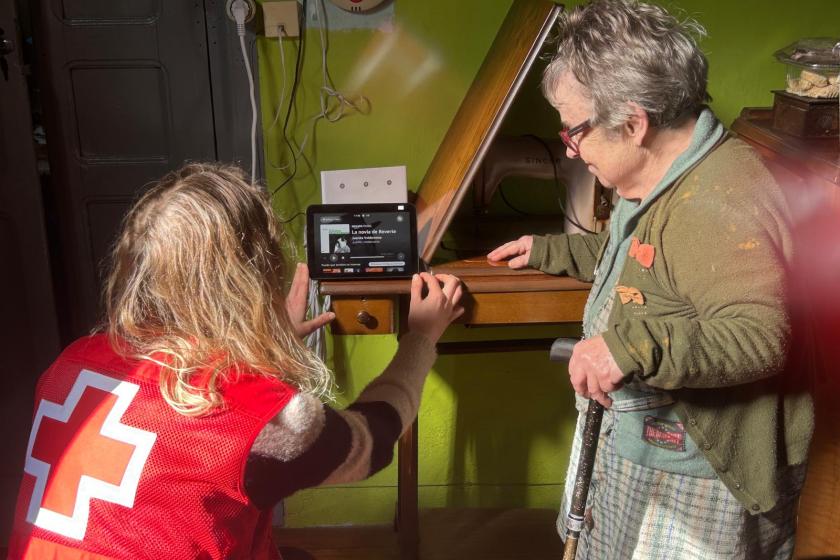 Voces en Red, soledad no deseada, personas mayores, Cruz Roja Española, Fundación Amancio Ortega, voluntariado social, envejecimiento activo, Castilla y León, brecha digital, tecnología social, España vaciada