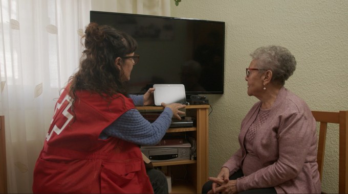 Voces en Red, soledad no deseada, personas mayores, Cruz Roja Española, Fundación Amancio Ortega, voluntariado social, envejecimiento activo, Castilla y León, brecha digital, tecnología social, España vaciada