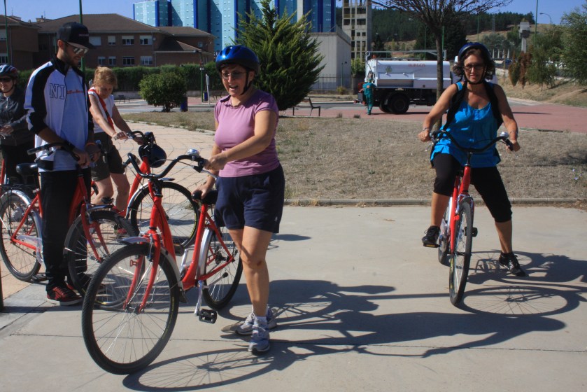 SEMG y En Bici Sin Edad firman en la Embajada de Dinamarca un acuerdo para impulsar la movilidad, el envejecimiento activo y la conexión social de personas mayores y con discapacidad.