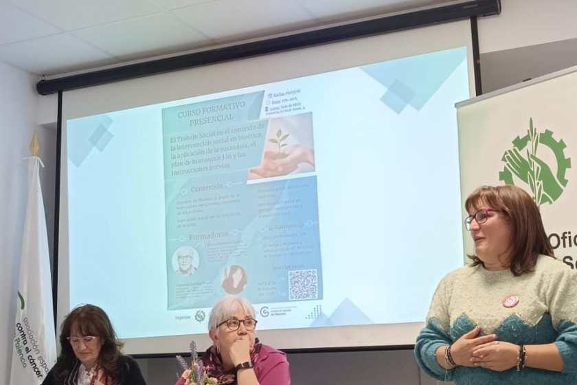 El Colegio Oficial de Trabajo Social de Palencia aborda bioética, eutanasia y humanización sanitaria en una jornada formativa celebrada en marzo.