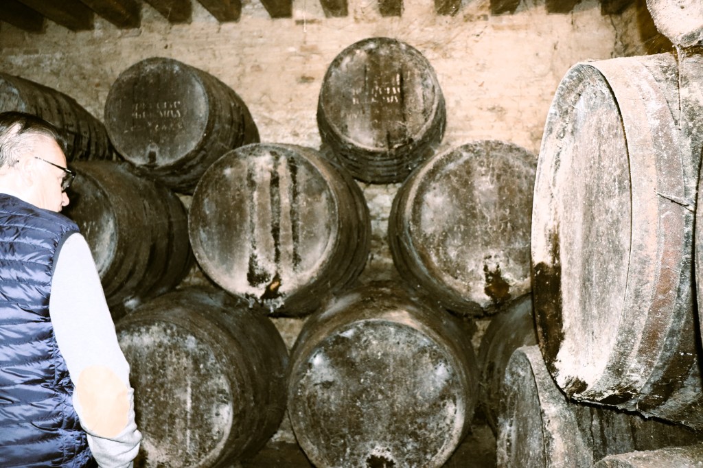 Cuaresma en el Condado de Huelva: descubre la Ruta del Vino entre patrimonio, gastronomía y tradición en uno de los destinos enoturísticos más singulares de España.