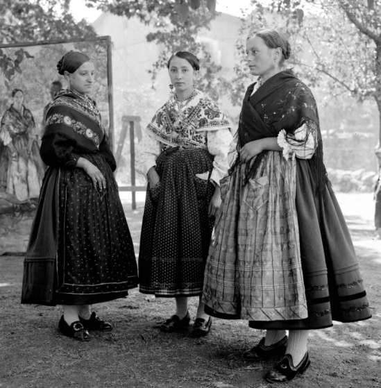 Vestir el barro catálogo, cerámica Castilla y León, indumentaria tradicional España, Escuela Madrileña de Cerámica, patrimonio etnográfico