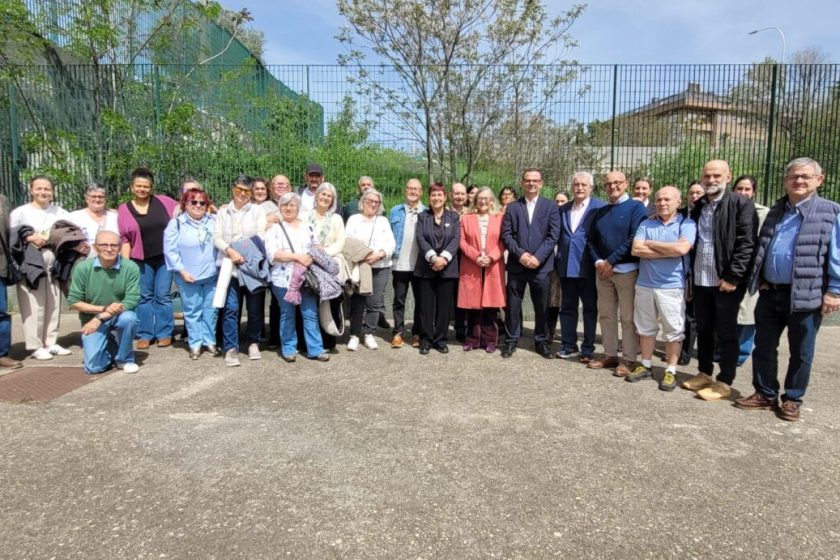 La CNSE presenta una guía para mejorar el trato a personas mayores sordas, con enfoque en derechos, accesibilidad y discriminación.