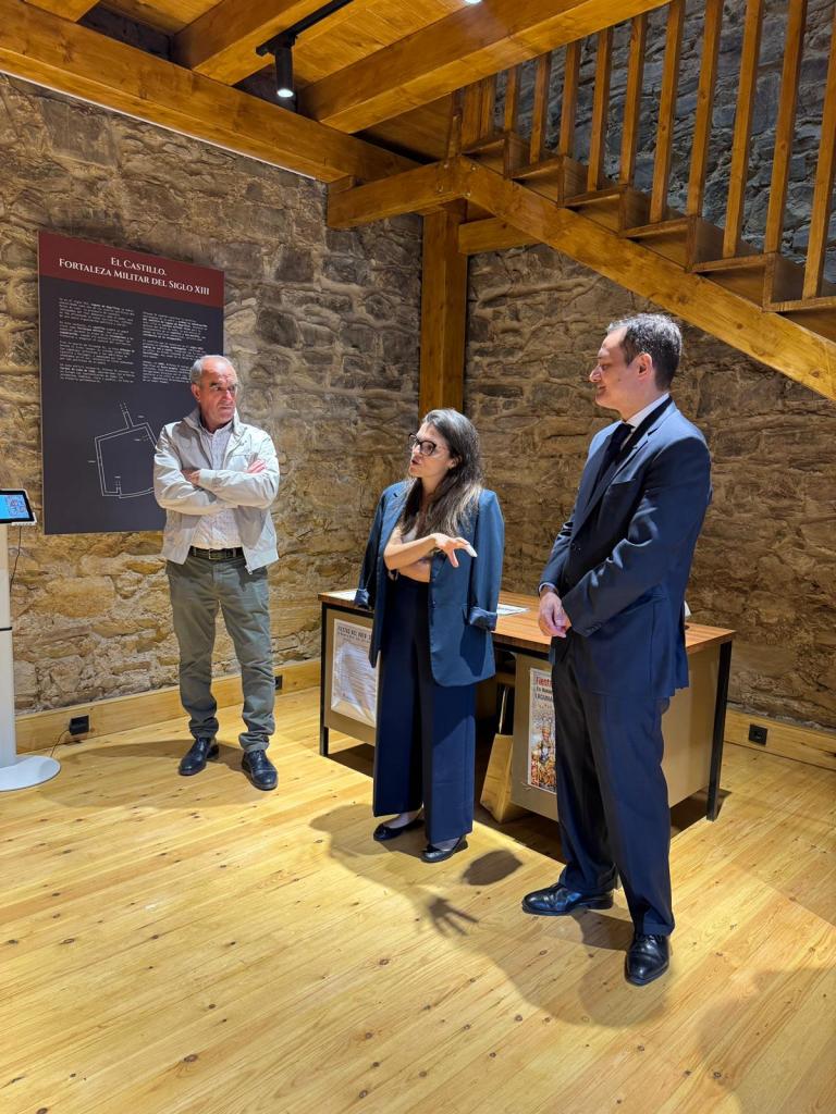 FUNDOS inaugura la exposición documental 'Don Suero de Quiñones: más allá de la leyenda' en el castillo que reconstruyeron sus padres en Laguna de Negrillos (León). Abierta hasta el 7 de junio.