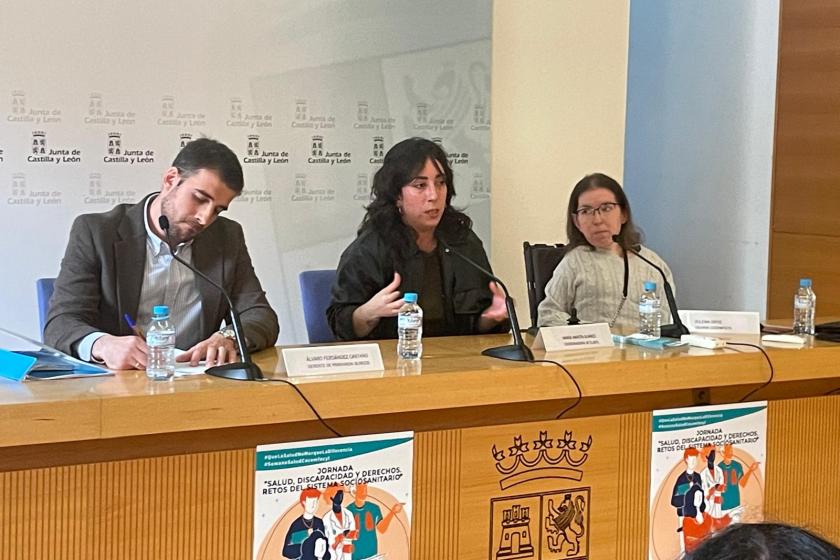 Expertos reclaman más recursos, tecnología accesible y un modelo centrado en la persona