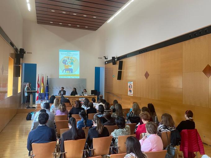 Expertos reclaman más recursos, tecnología accesible y un modelo centrado en la persona