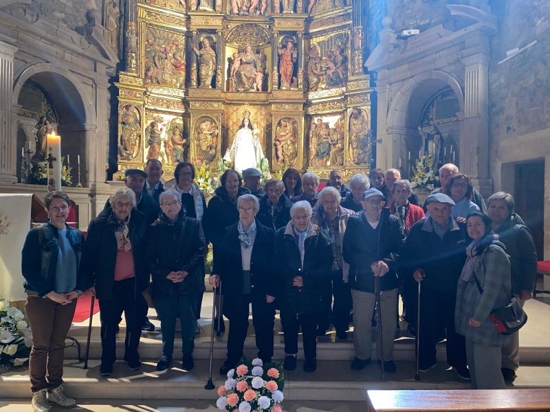 Los residentes de Nuestra Señora de Los Milagros participaron en excursiones y actividades intergeneracionales con estudiantes de ESO.