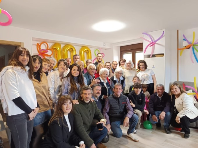 Vecinos e instituciones celebran el centenario de Isidora Pérez Crespo, memoria viva del medio rural soriano.