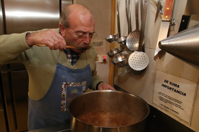 El Ayuntamiento de Salamanca lanza nuevos talleres de cocina y mantenimiento del hogar para fomentar la autonomía de las personas mayores.