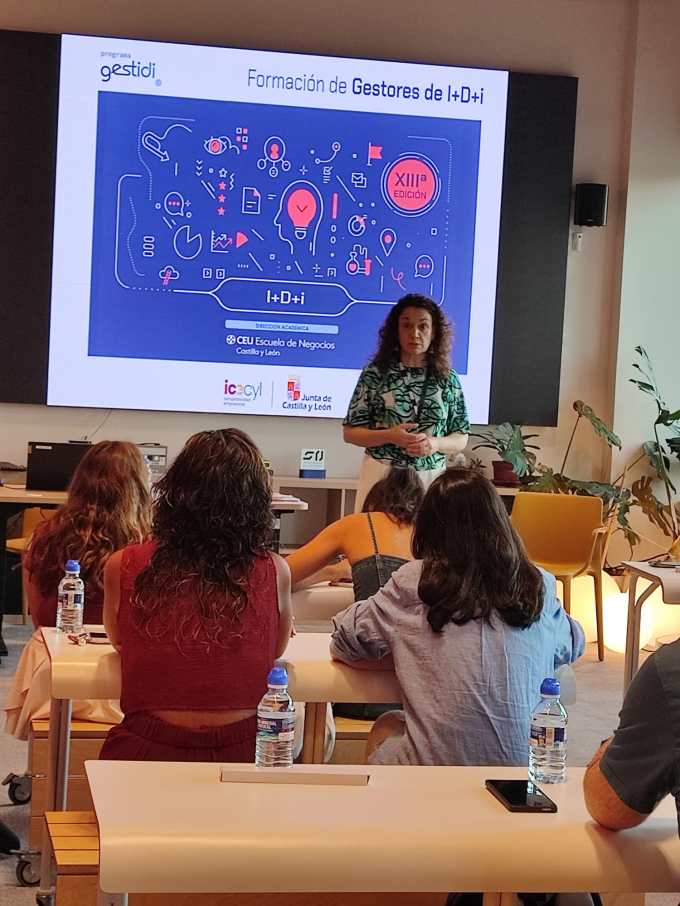 Profesionales de más de 15 centros CyL Digital recibirán formación en tecnología aplicada al acompañamiento y la inclusión social.