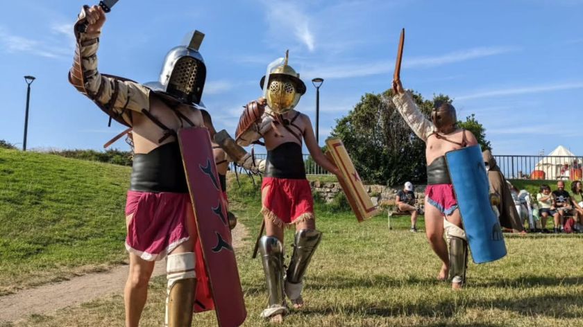La Villa Romana La Olmeda celebra su 58.º aniversario con visitas gratuitas, talleres, gladiadores, cocina romana y teatro clásico.