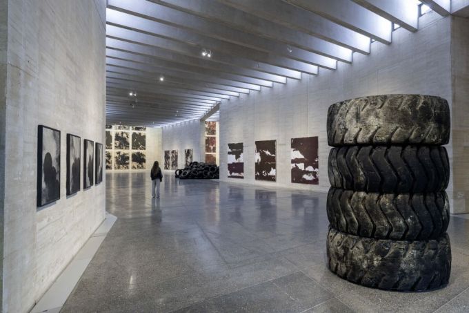 El MUSAC acoge hasta el 18 de octubre “Lugar del elogio”, la primera exposición individual de Carlos León en el museo leonés.