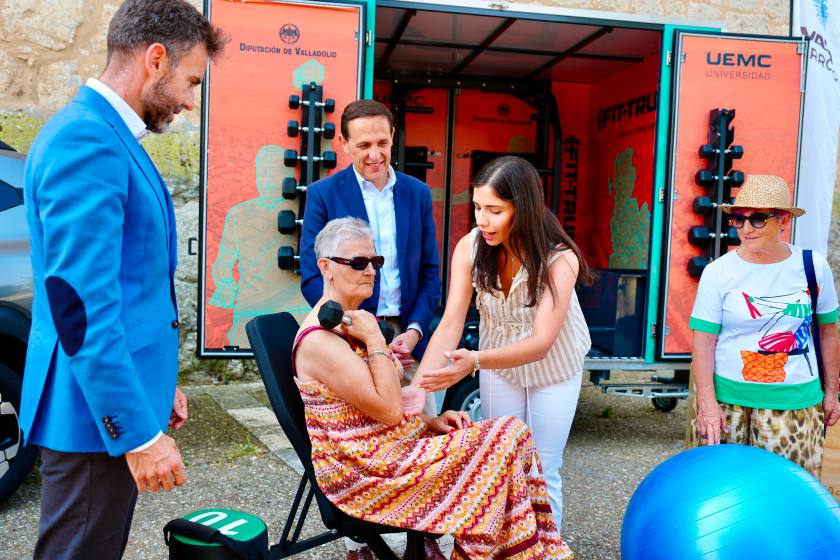 La UEMC y la Diputación de Valladolid impulsan Fit-Truck, un gimnasio móvil para promover el envejecimiento activo en ocho municipios.