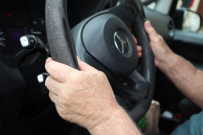 Neumáticos, frenos, batería y refrigeración encabezan las siete revisiones básicas del coche antes de un viaje de verano.