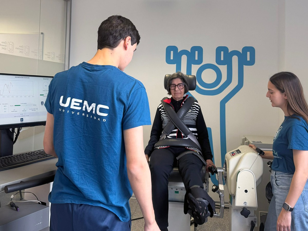 La UEMC ensaya microdosis de fuerza en mujeres con fibromialgia