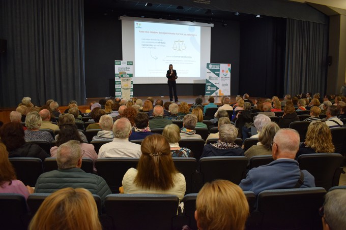 AFA Zamora participa en las jornadas InfoSalud para explicar la detección temprana del deterioro cognitivo y las herramientas jurídicas que protegen la autonomía personal.